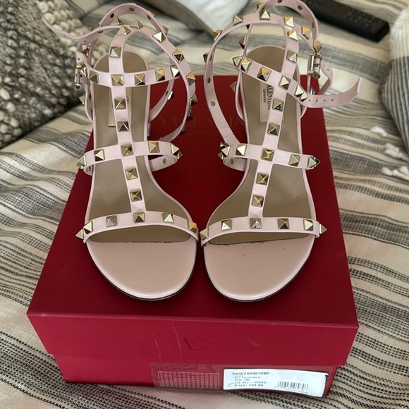 Valentino Rockstuds - Picture 1 of 8